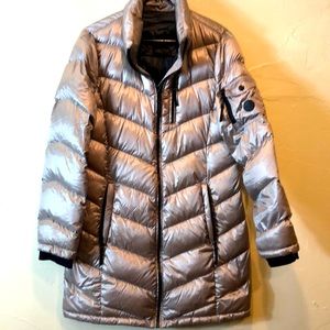 Andrew Marc platinum beige packable puffer coat. Size L